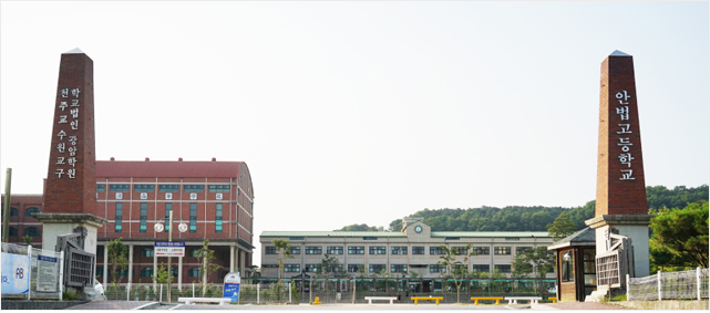 베리타스(Veritas) 교문이미지